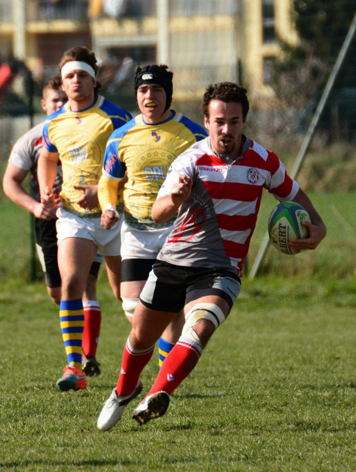 attilio-domenighini-in-azione-con-la-maglia-del-monferrato-rugby.jpg