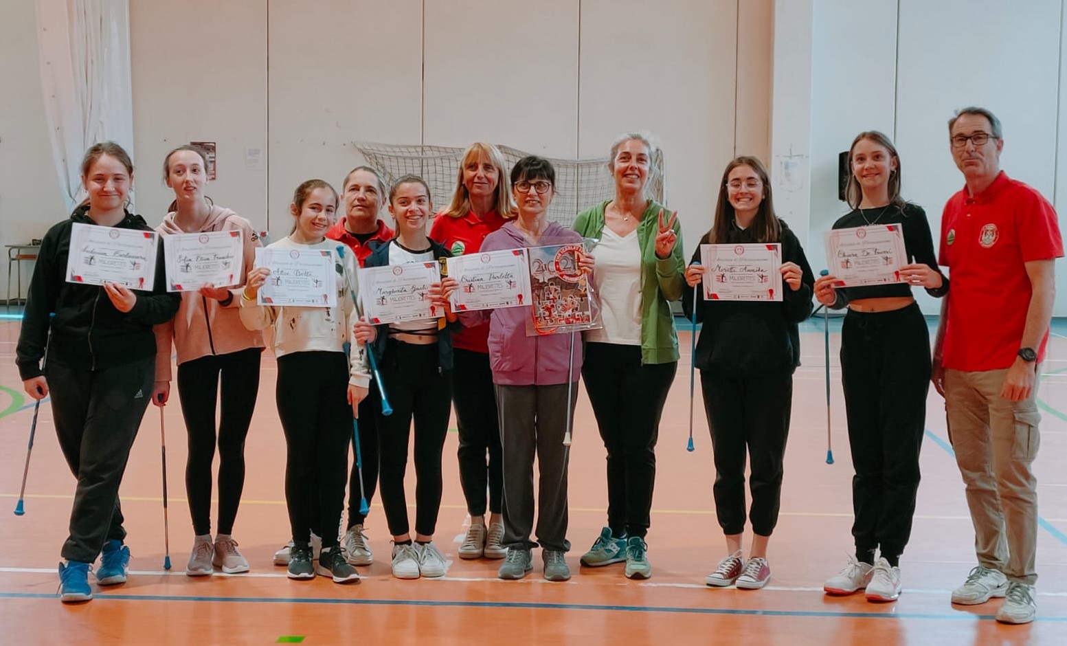 le-majorettes-di-occimiano-con-lattestato-dello-stage-in-terra-cuneese.jpg