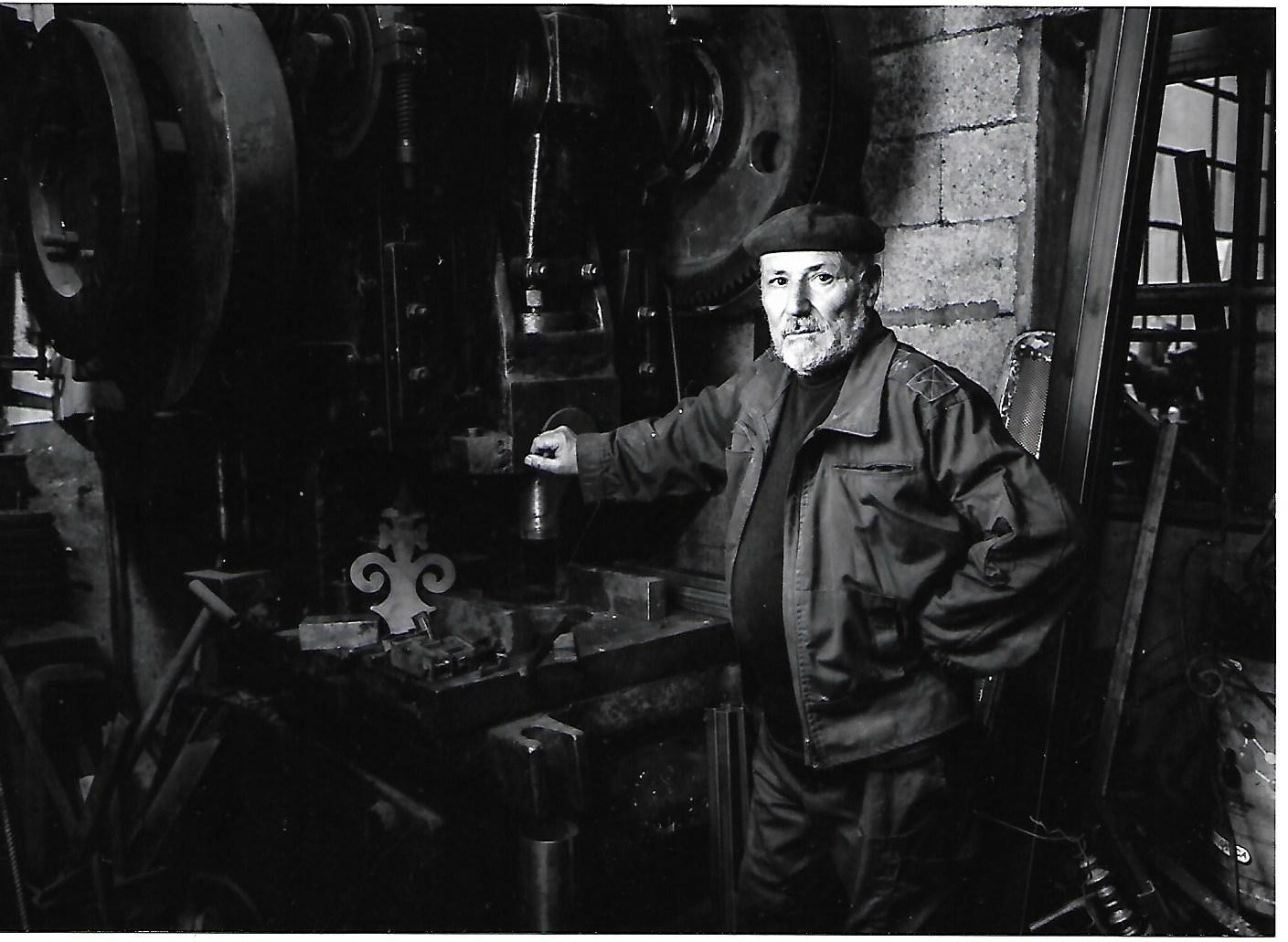 pierluigi-gaviora-nella-sua-officina.jpg