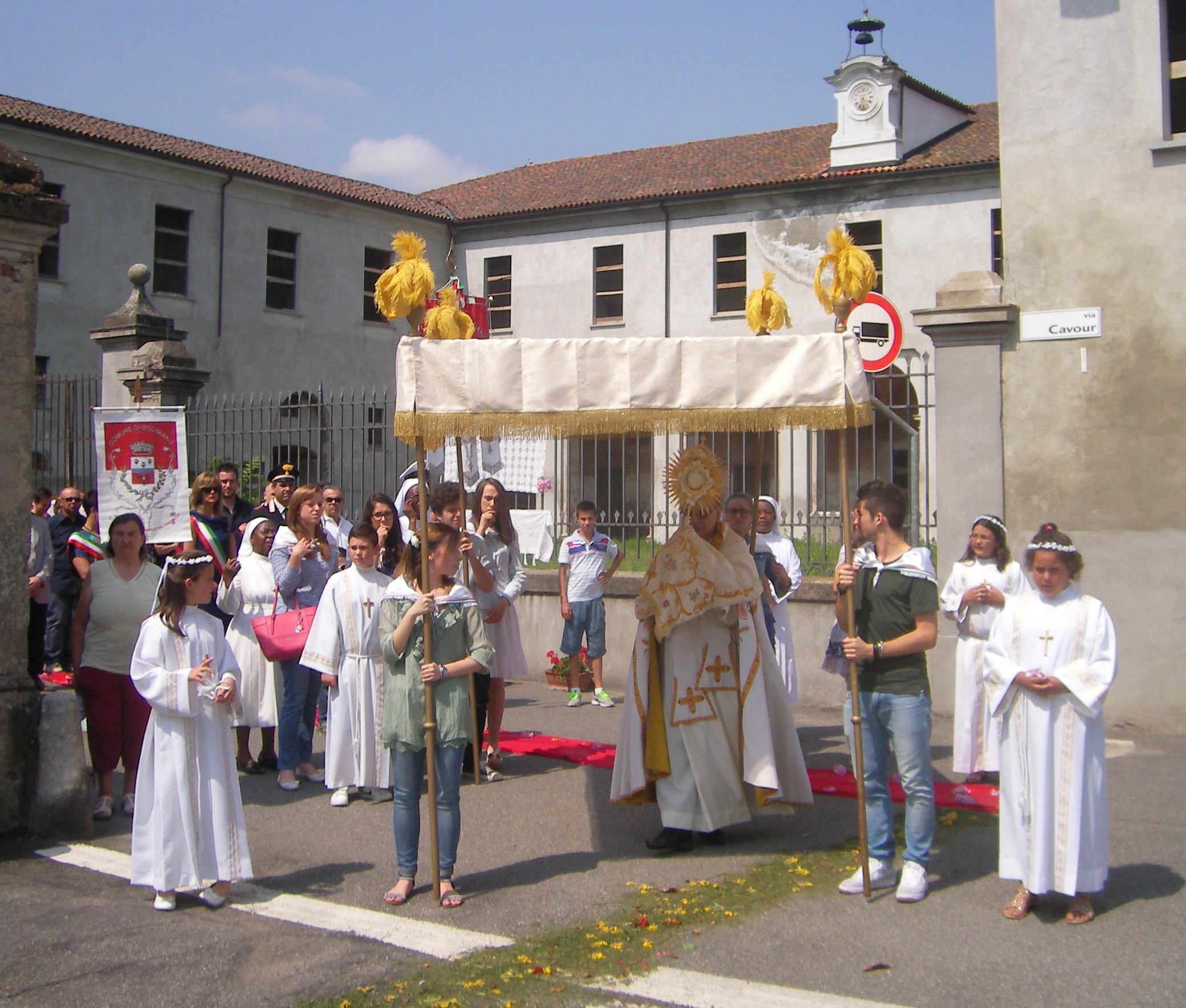 un-momento-della-processione-del-corpus-domini-2.jpg